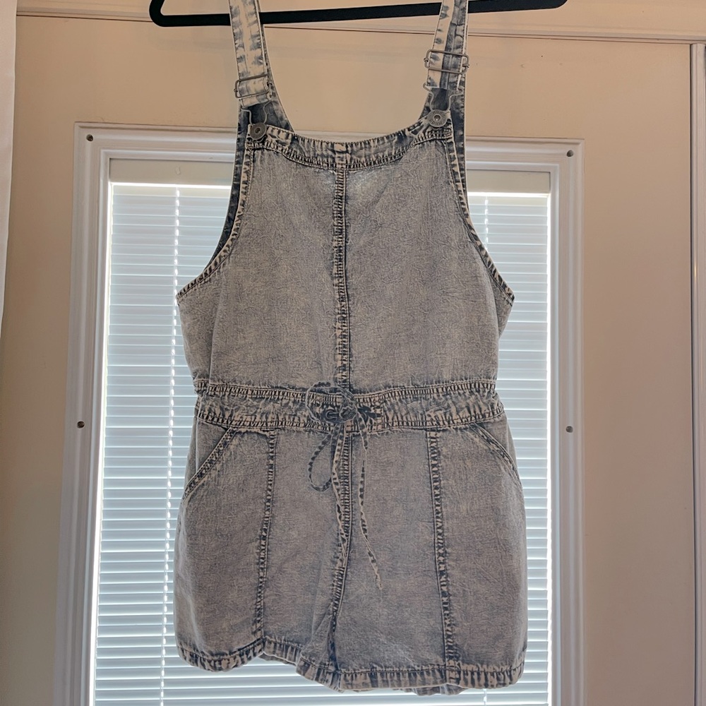 Overall shorts